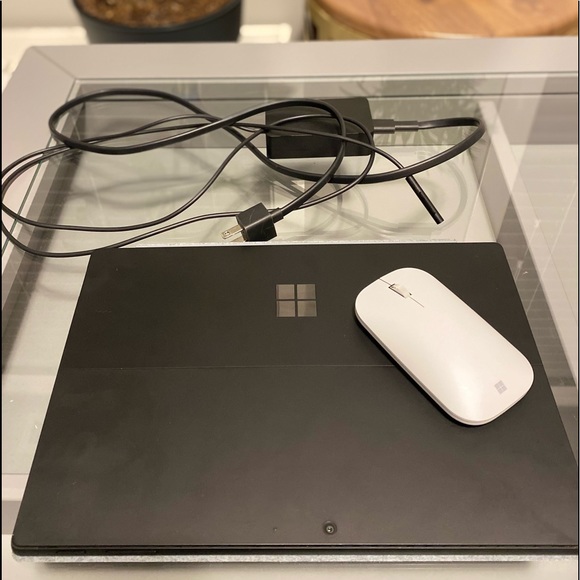 Microsoft Surface Pro - Picture 2 of 9